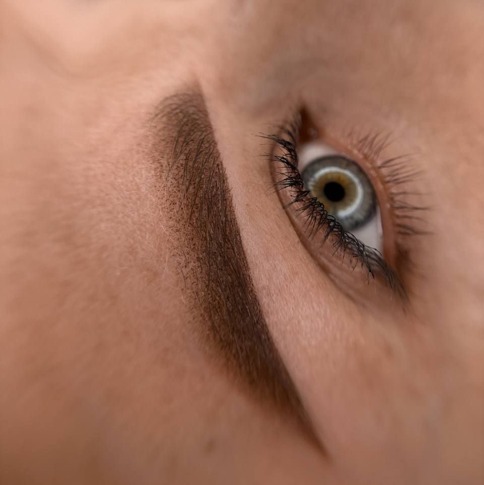 Татуаж бровей