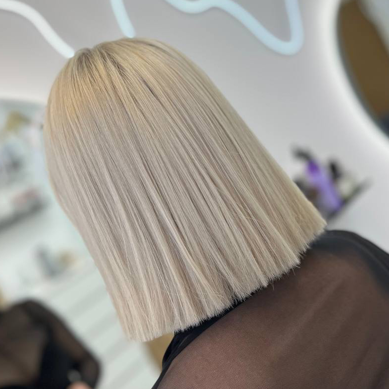 Осветление Корней (2-3 см) + тонирование по длине на средние волосы