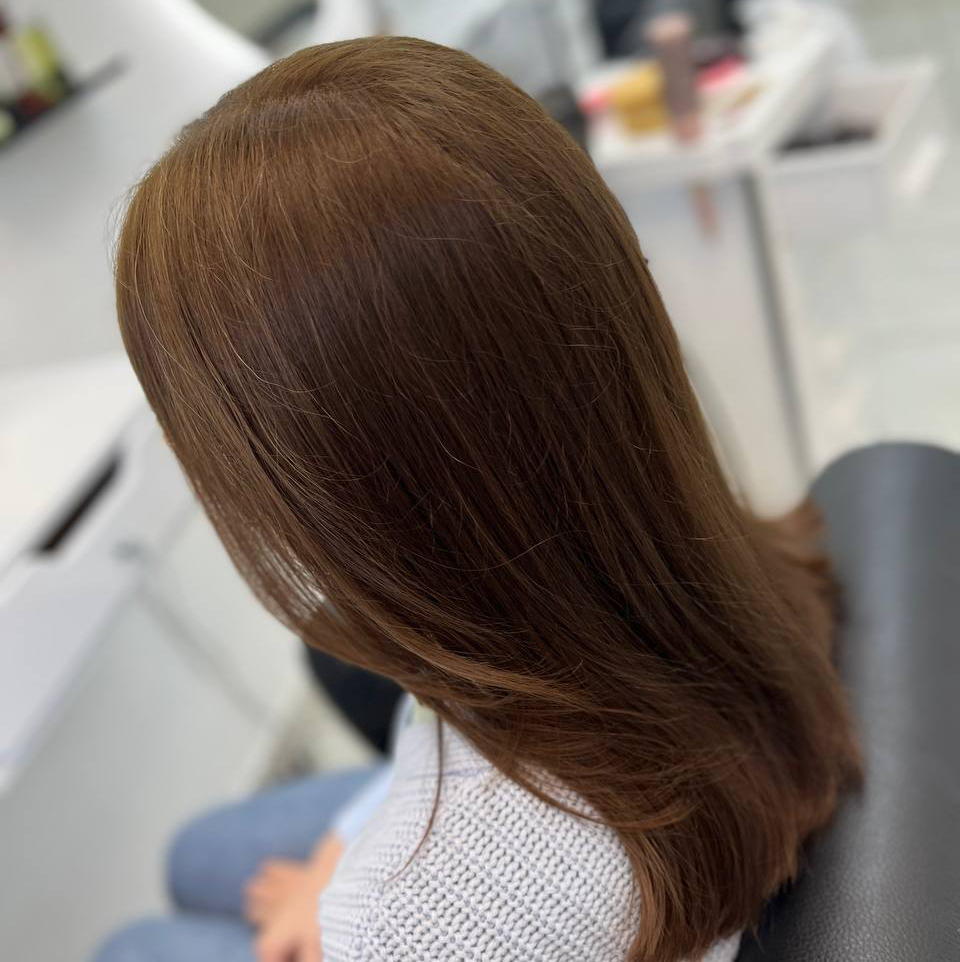 Однотонное окрашивание на средние волосы