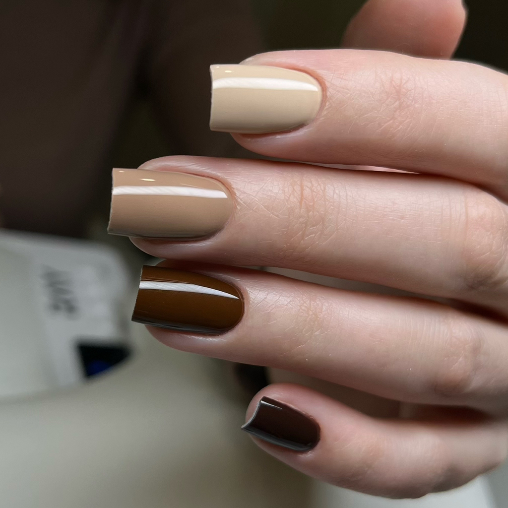 Маникюр с покрытием (снятие нашего покрытия, обработка кутикулы, укрепление)