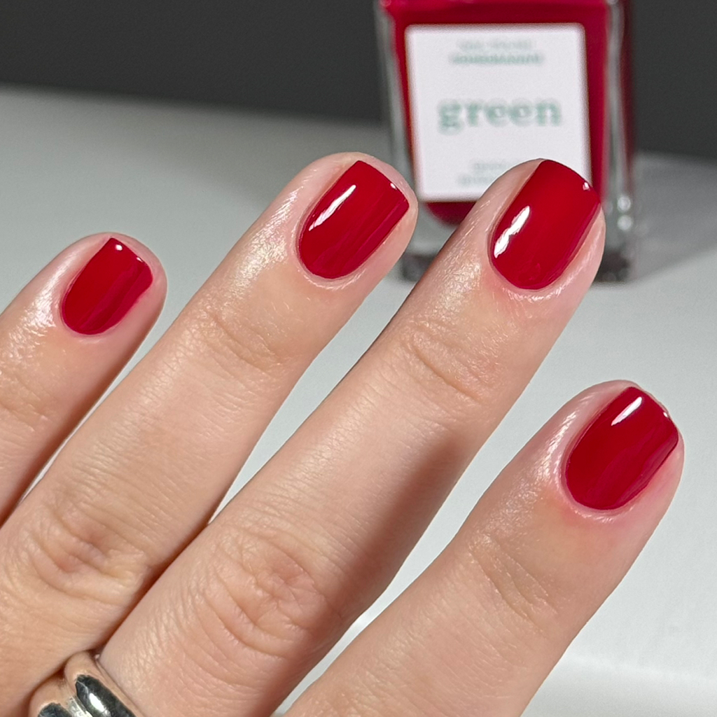 Пилочный маникюр + эко-лак Manucurist