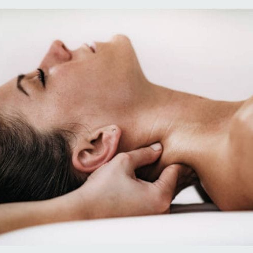 Массаж шейно-воротниковой зоны 20 мин