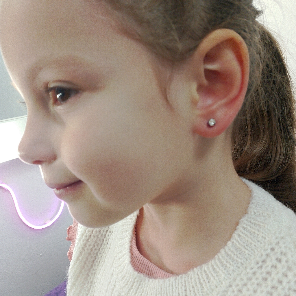 Прокол ушей детям