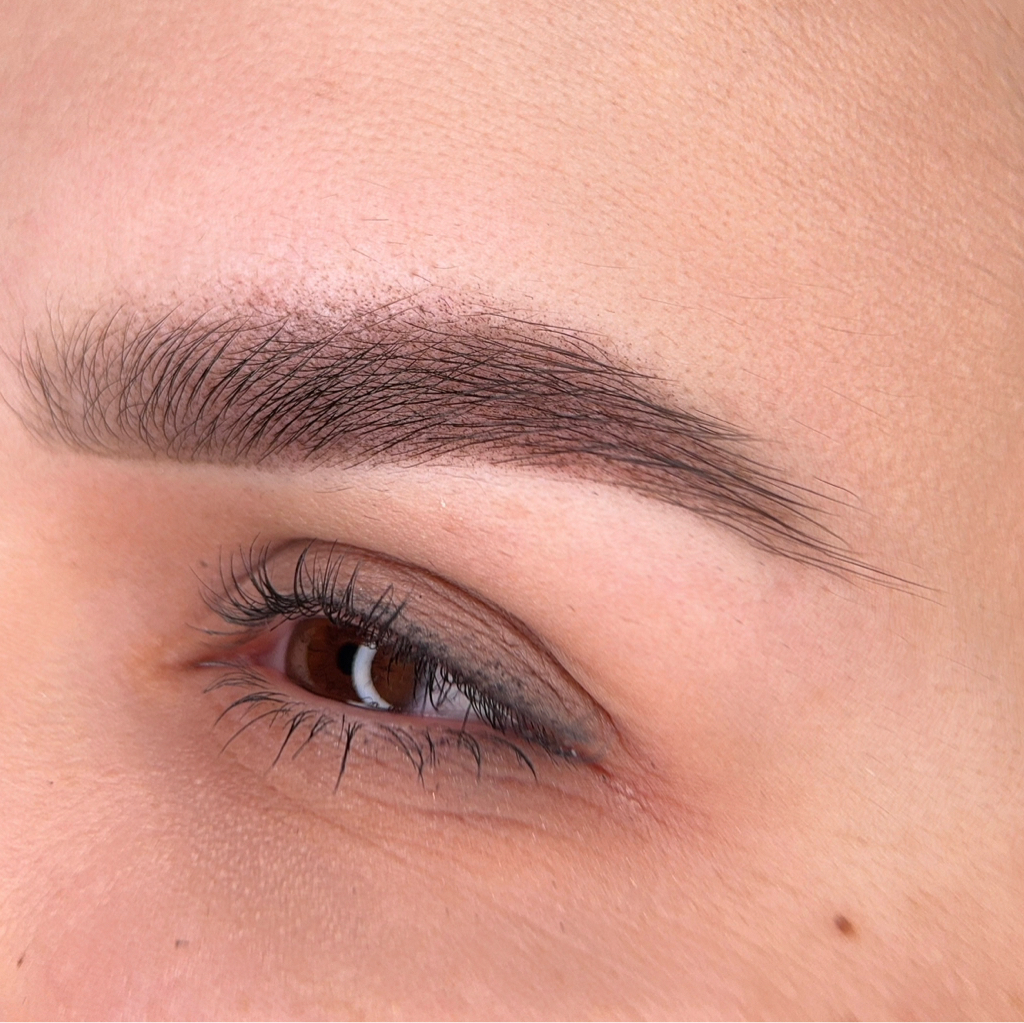 Коррекция перманентного макияжа бровей