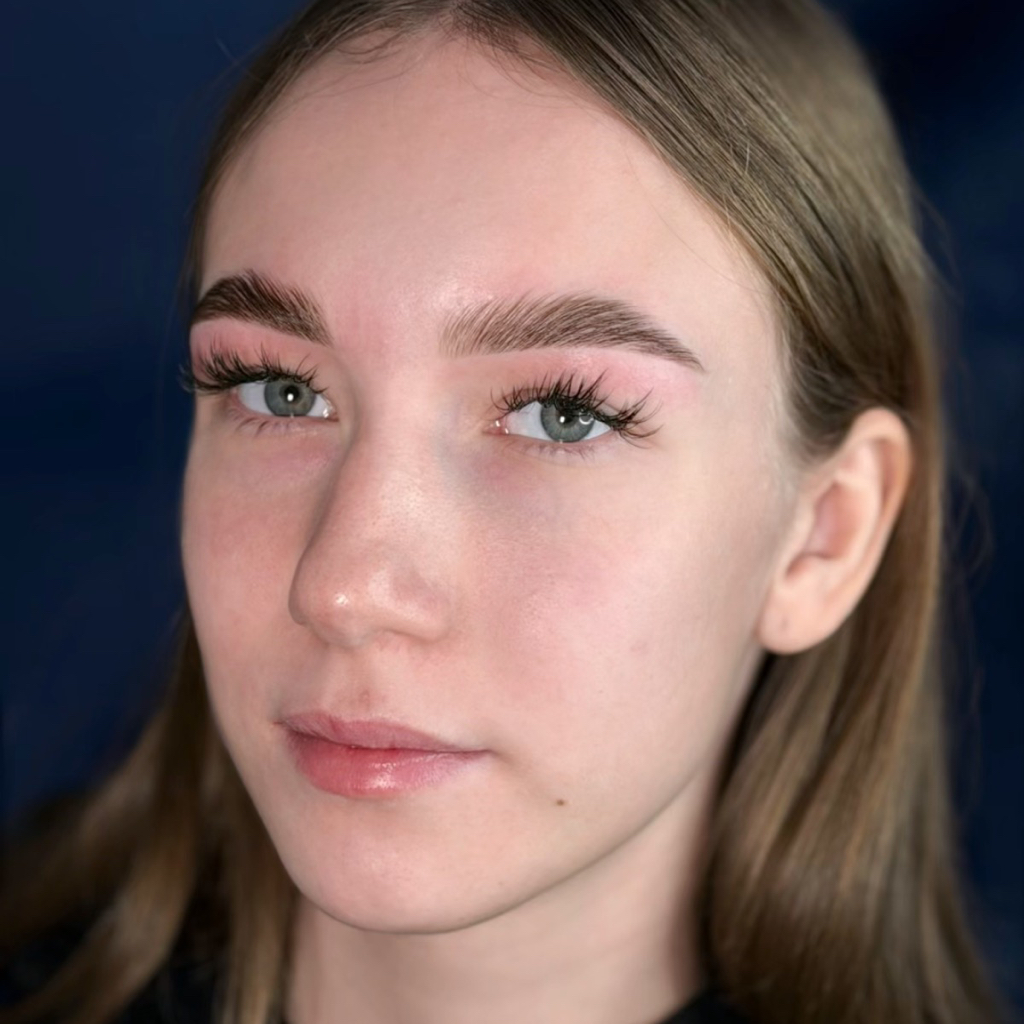 Долговременная укладка + коррекция +окрашивание бровей