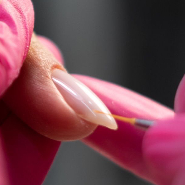 Маникюр с покрытием нюд (короткие ногти)