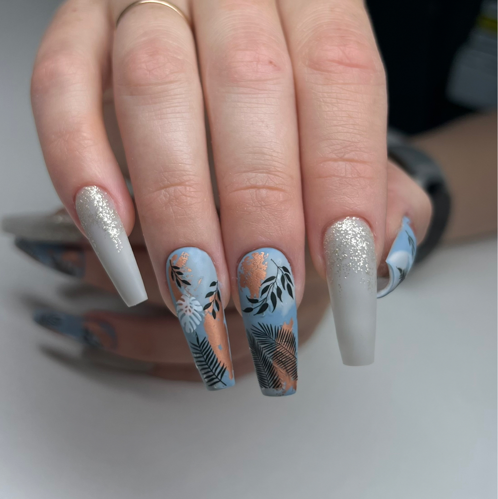 Наращивание ногтей