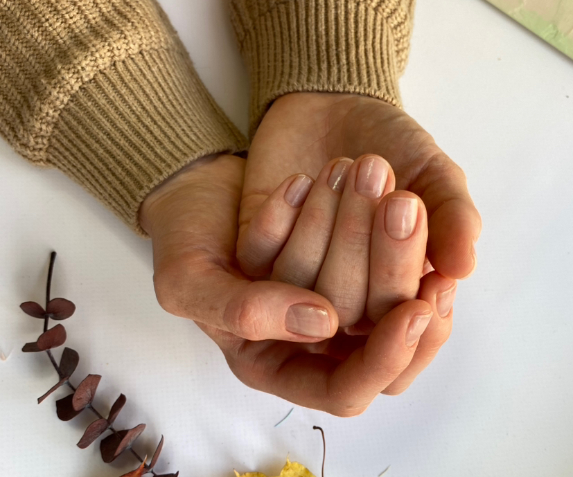 Маникюр с лёгким блеском