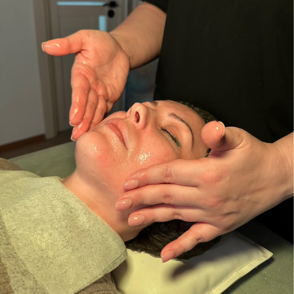 Карамельный массаж лица