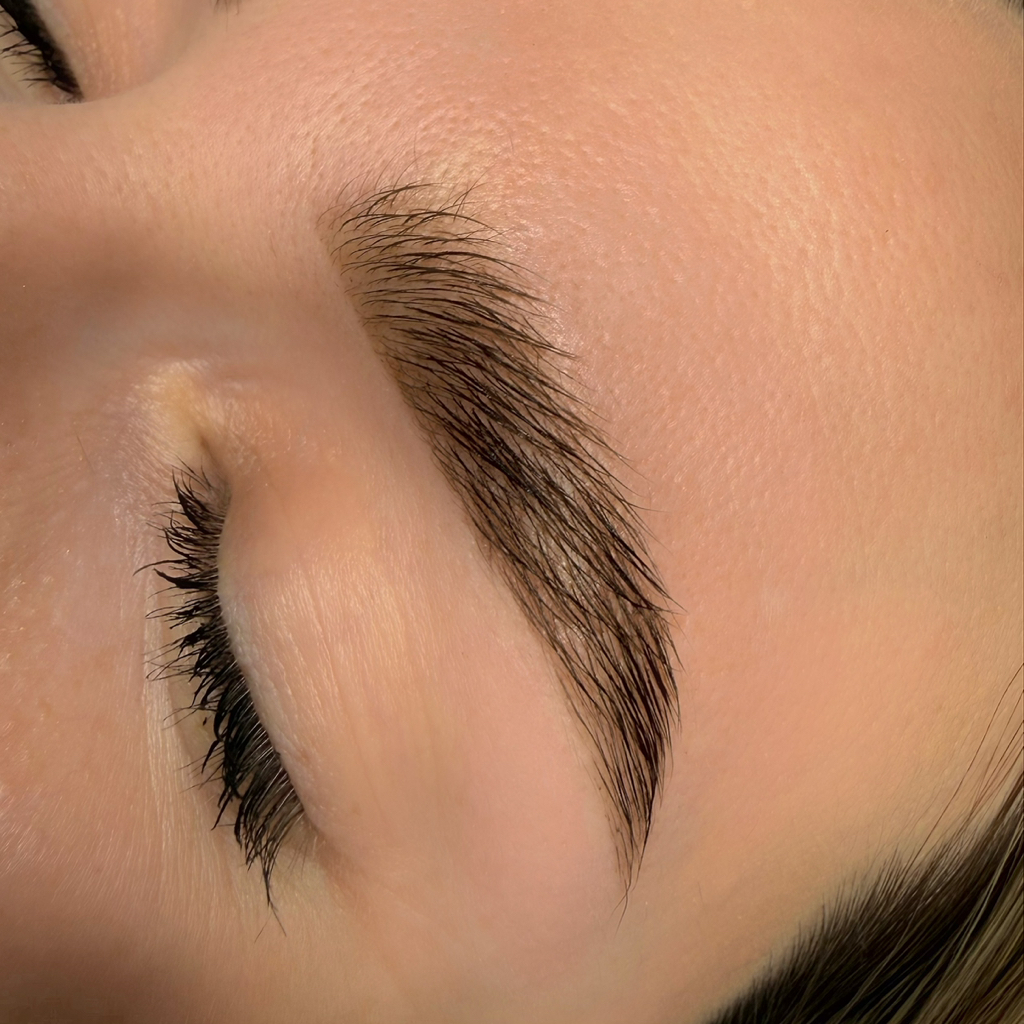 Брови в 4 руки ( во время маникюра, педикюра)