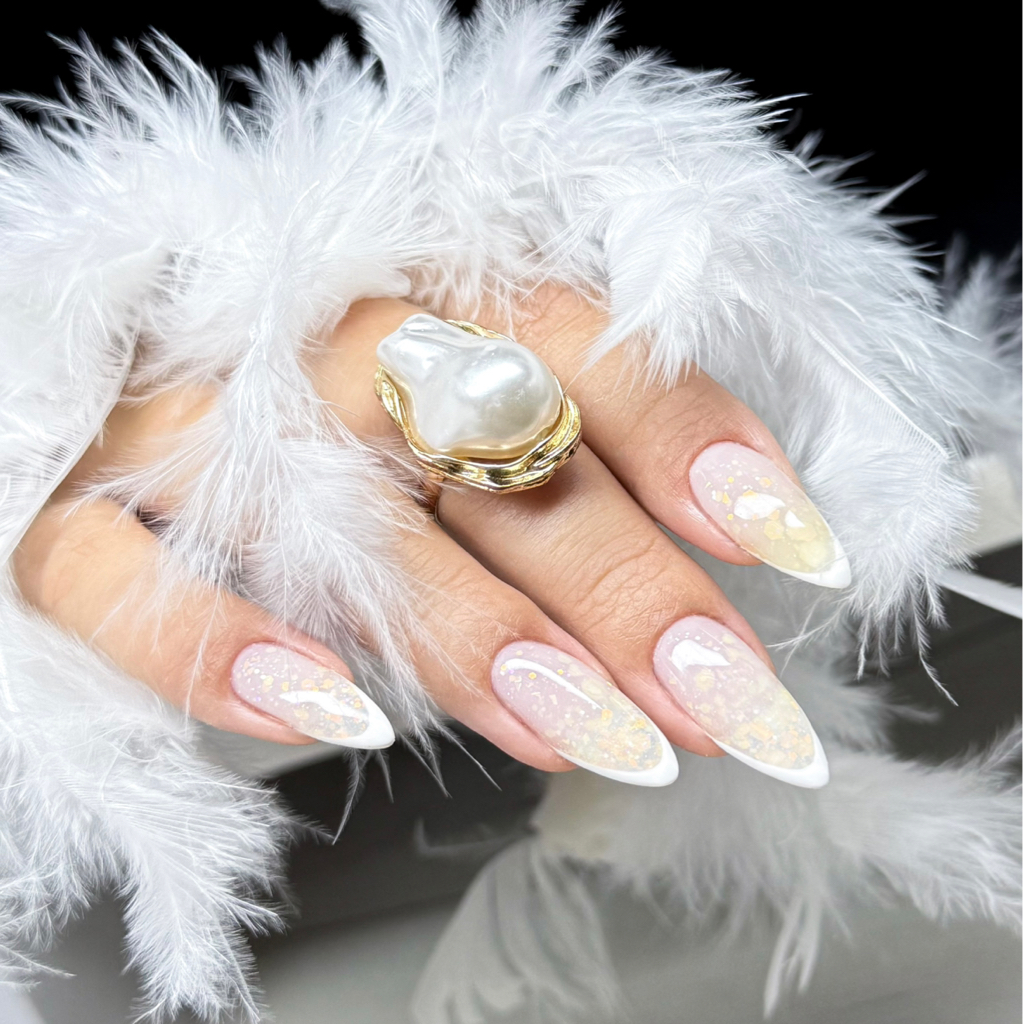 Наращивание ногтей с однотонным покрытием