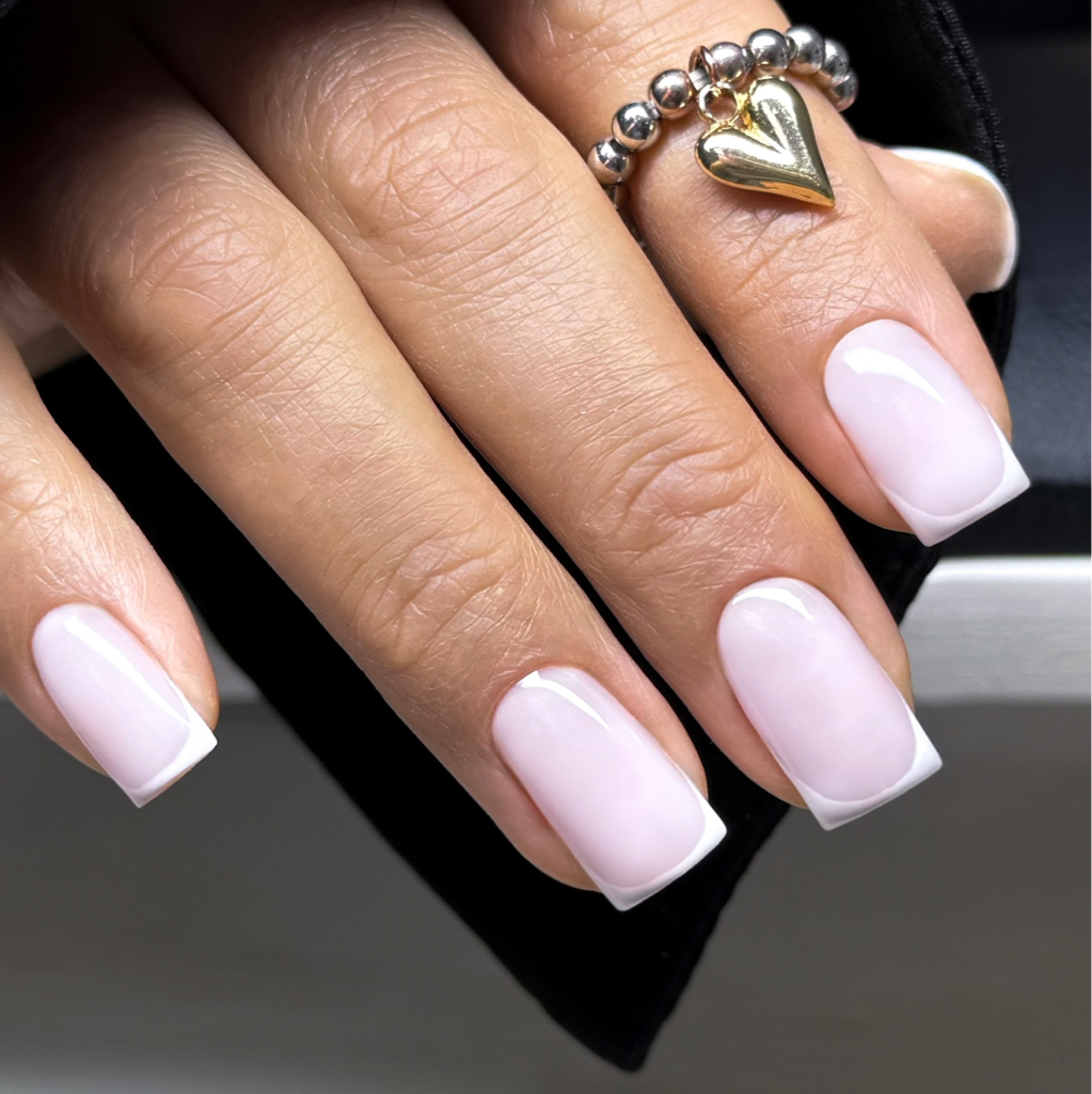 Маникюр с однотонным покрытием