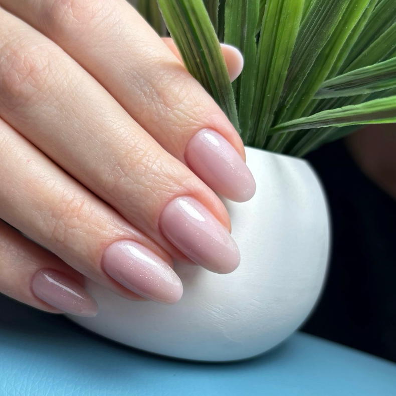 Маникюр + укрепление + гель-лак  (короткая/средняя длина)   Топ-мастер