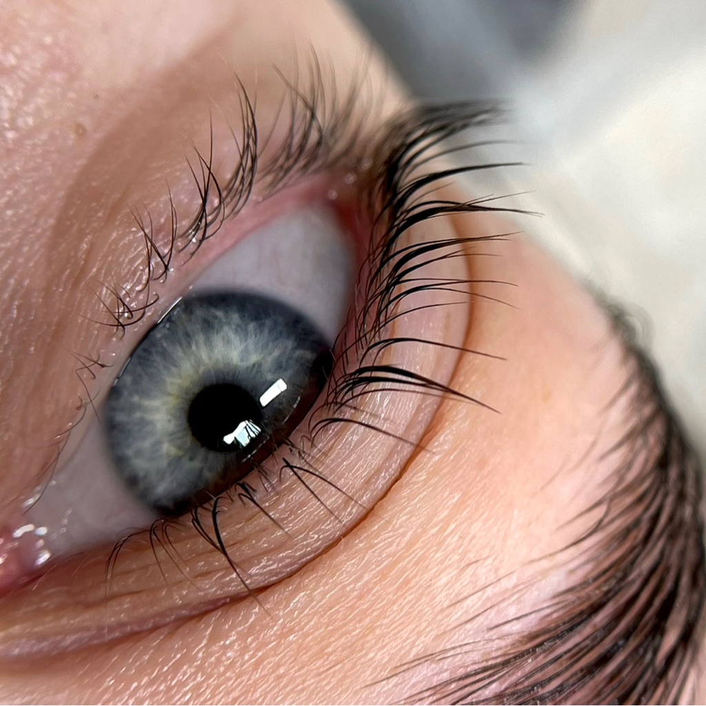 Ламинирование ресниц с окрашиванием