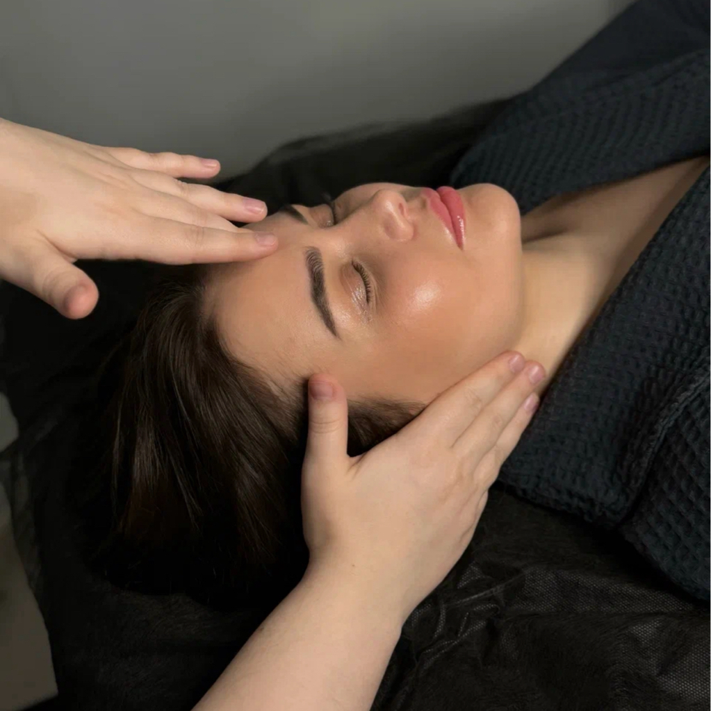 Скульптурный (пластический) массаж лица