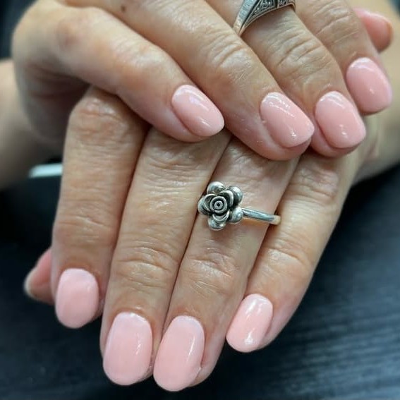 Пудровый маникюр