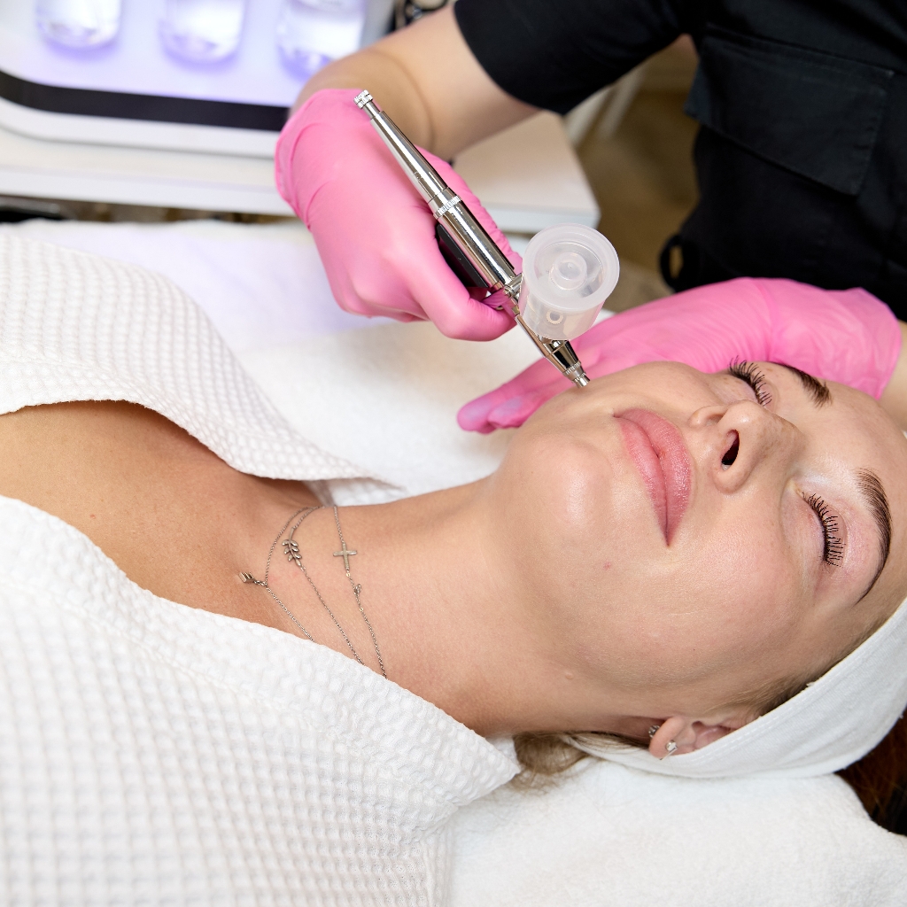 "LUX" максимальное увлажнение для любого типа кожи.