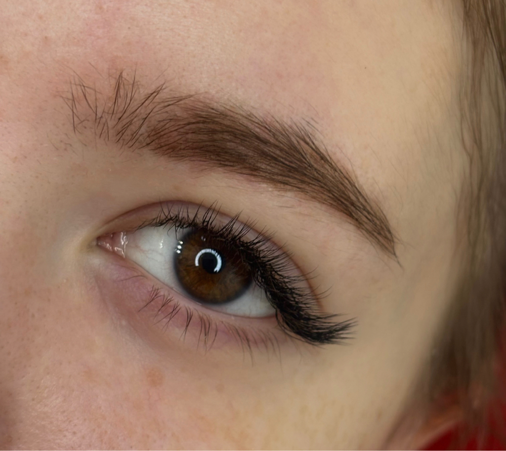 Наращивание ресниц, уголки
