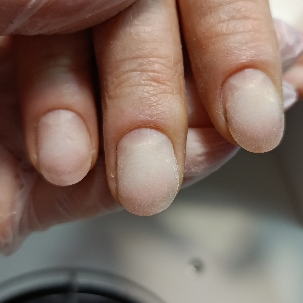 Снятие покрытия и гигиенический маникюр