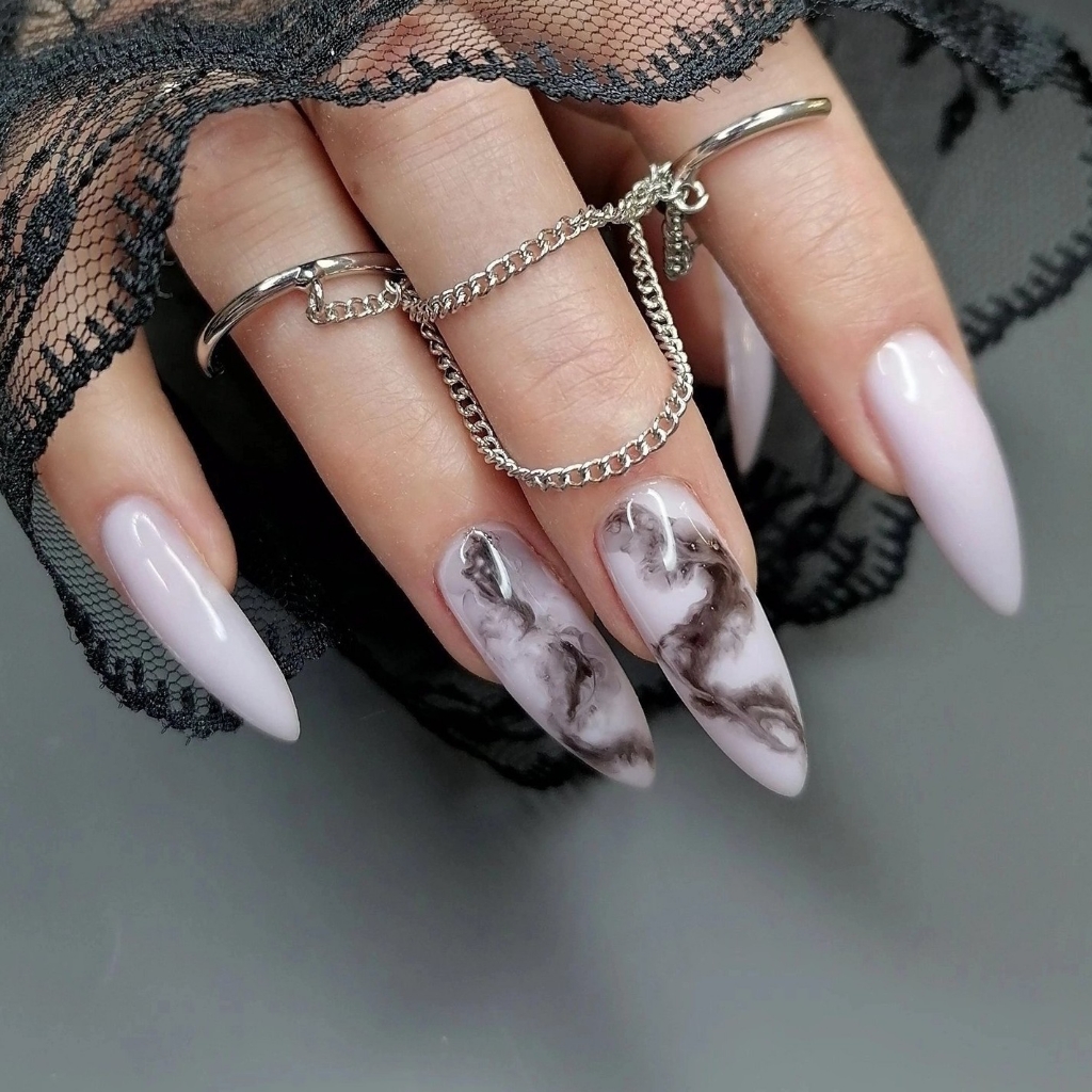 Наращивание ногтей (большая длина)