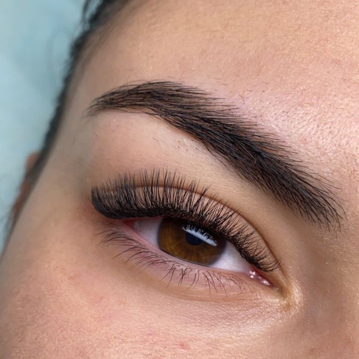 Ком-кс: 2/2,5d+оформление бровей