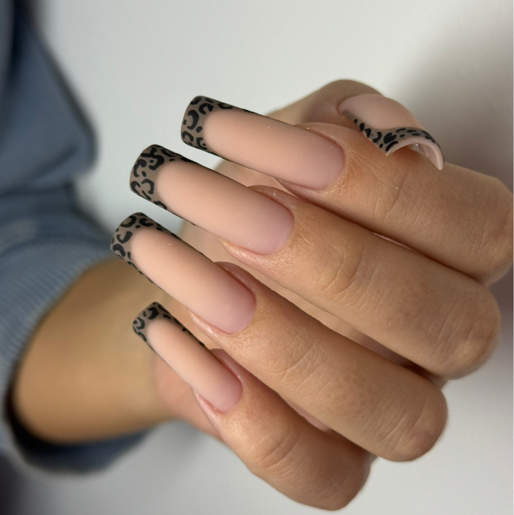 Наращивание ногтей + однотонное покрытие