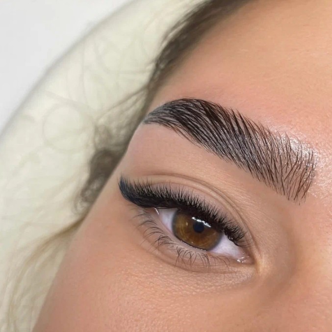 Ком-кс: 2-2,5d+долговременная укладка бровей