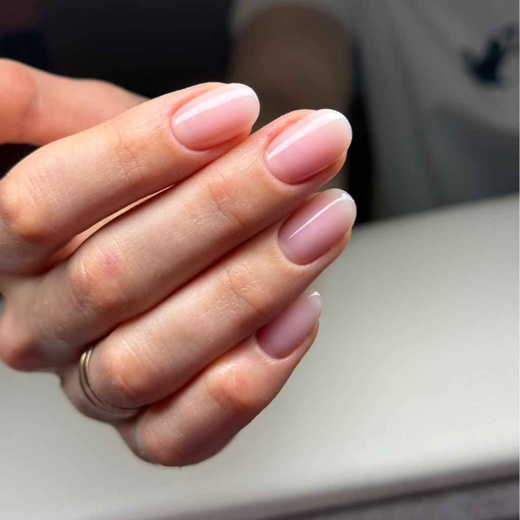 Маникюр + укрепление + однотонное покрытие