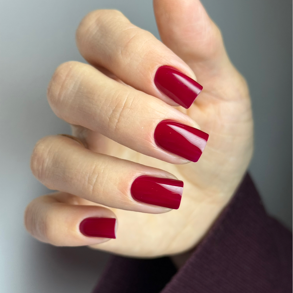 Маникюр + восстановление ногтей + укрепление и однотонное покрытие