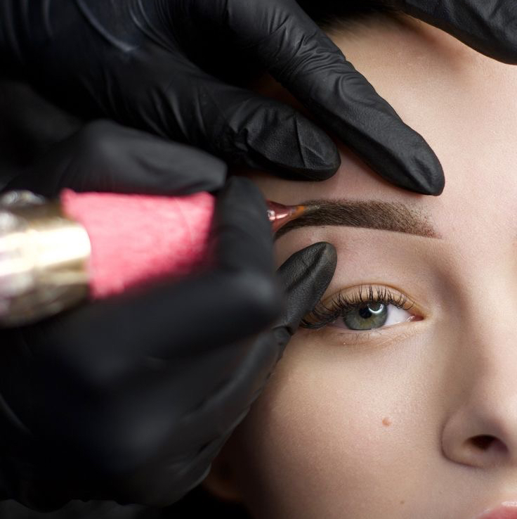 Перманентный макияж бровей