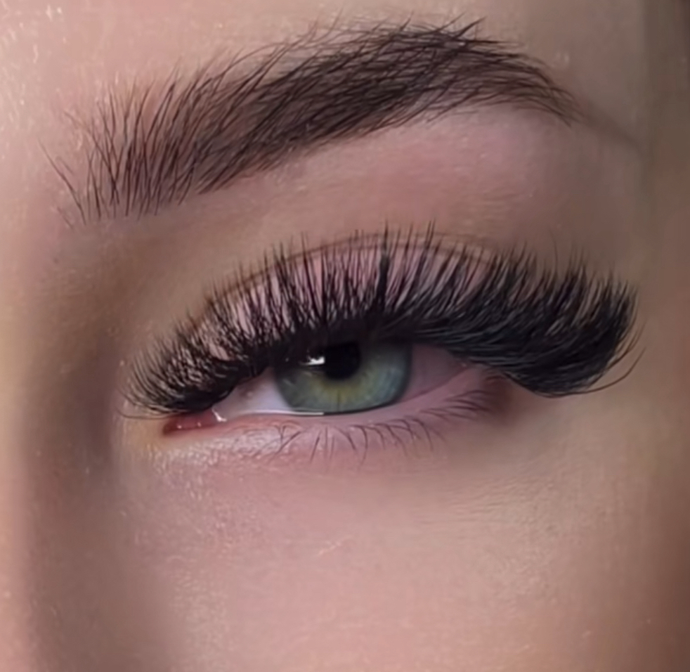 Наращивание ресниц ( 4 Д  )