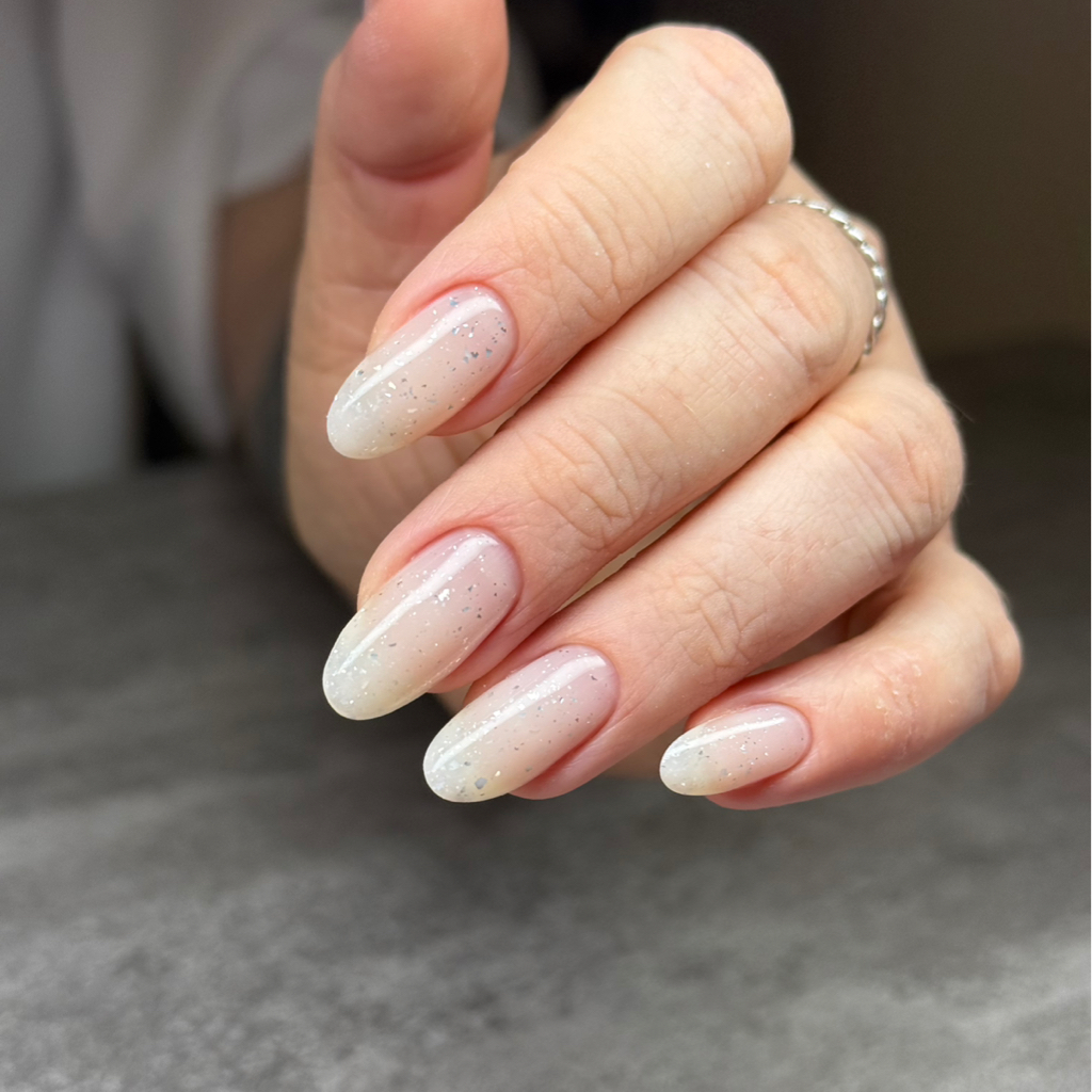 Коррекция наращивания с однотонным покрытием