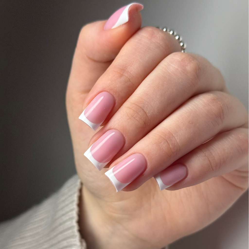 Маникюр с покрытием + френч (укрепление включено)