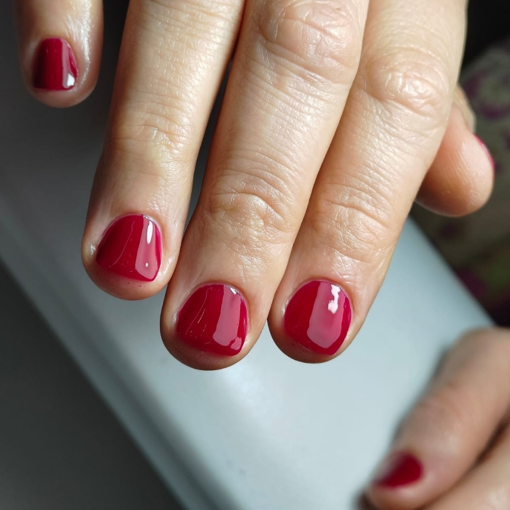 Покрытие декоративным лаком