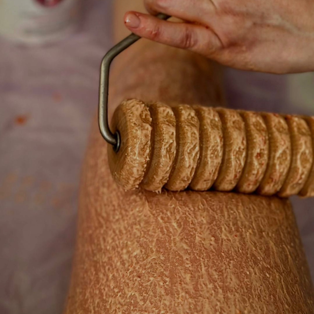 Медовая выкатка. 
Зоны: бедра, ягодицы, Бока, живот.