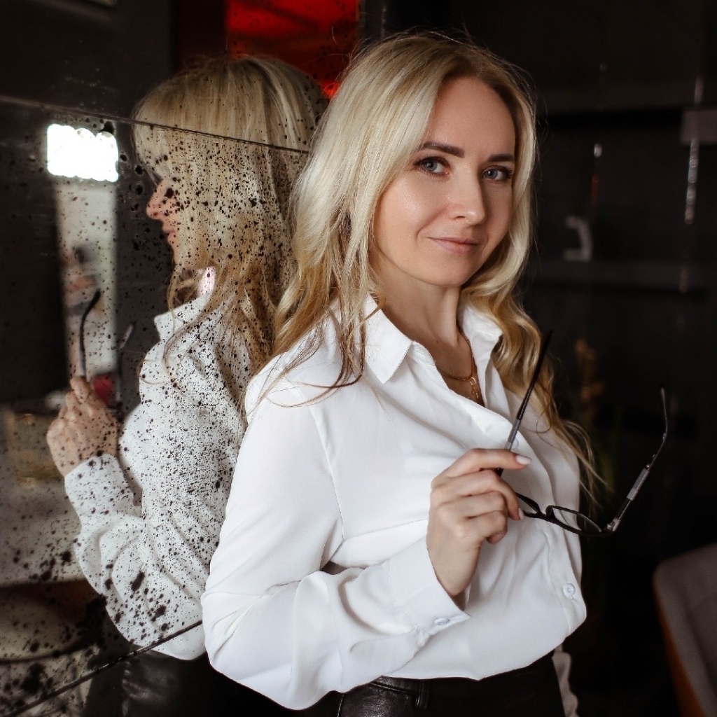 Столярова Елена