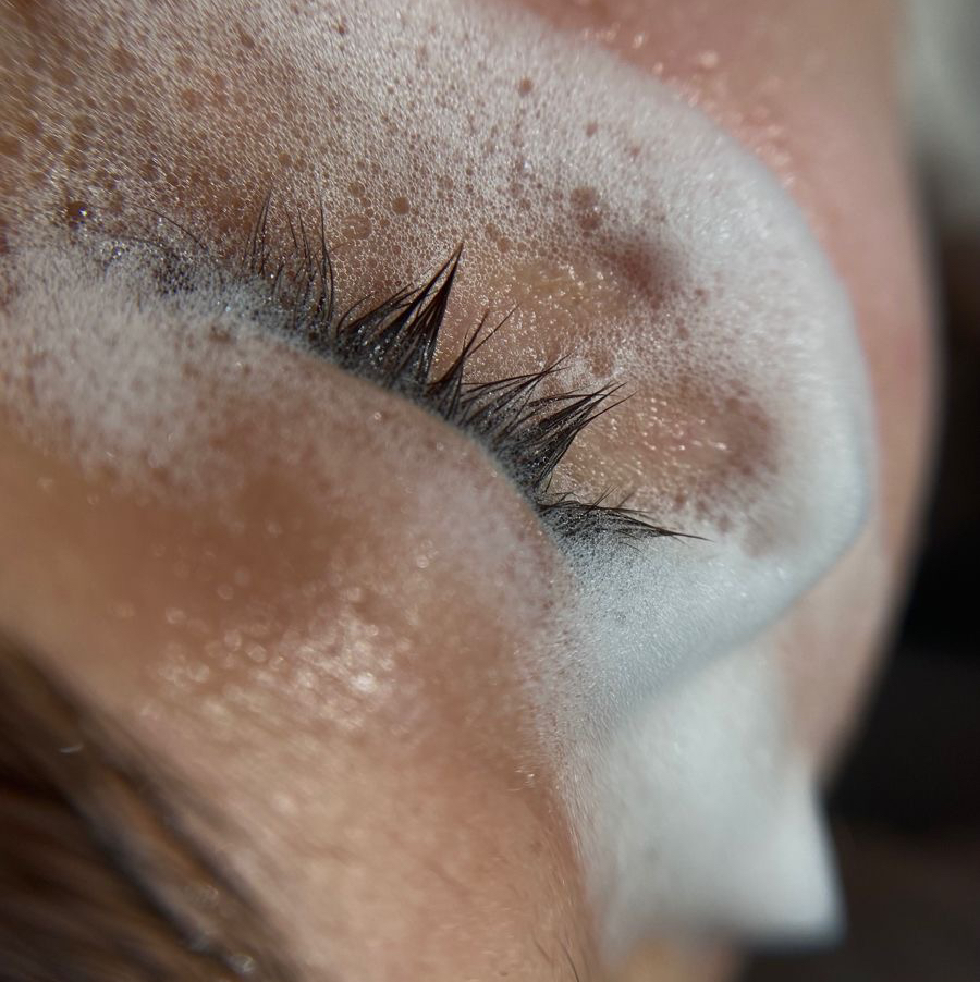 Снятие наращенных ресниц