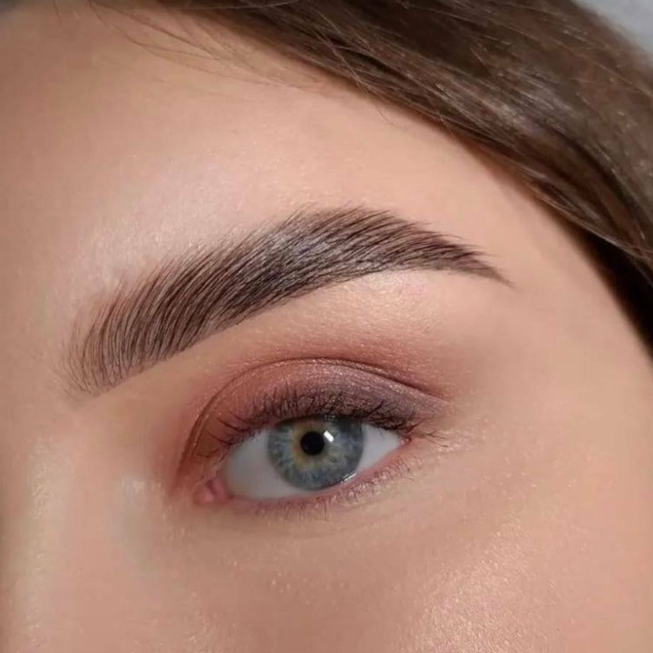 Окрашивание бровей профессиональной краской/хной