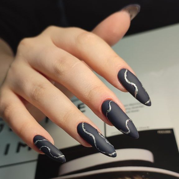 маникюр с покрытием и дизайном