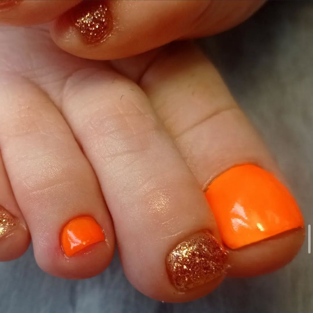 Полная обработка стоп с покрытием гель-лак (однотон)