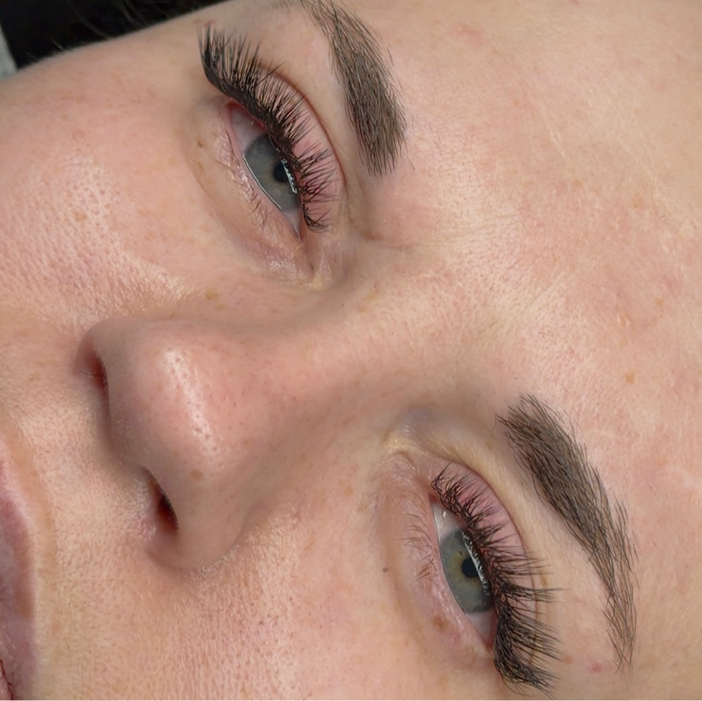 Наращивание ресниц 2D