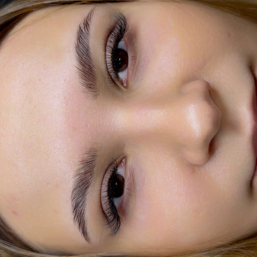 Наращивание ресниц 2,5D