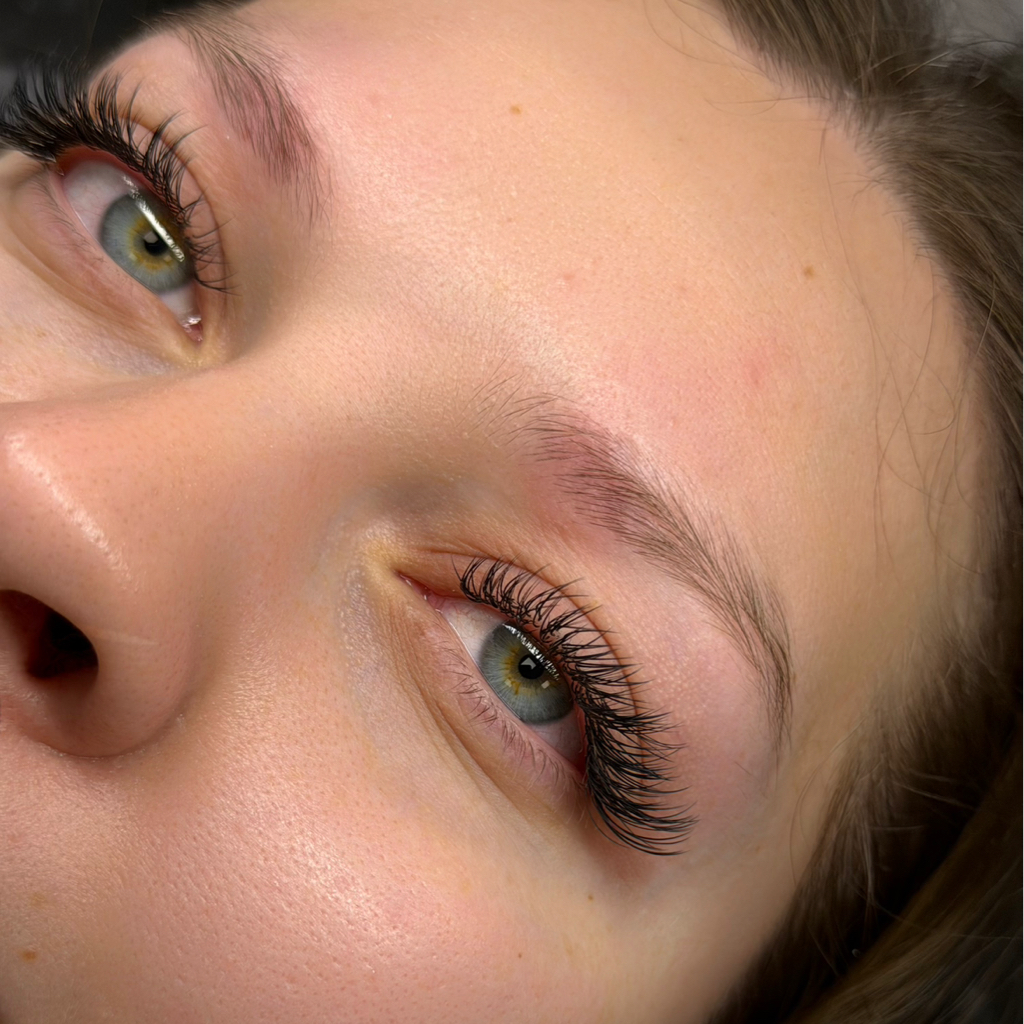 Наращивание ресниц 3D