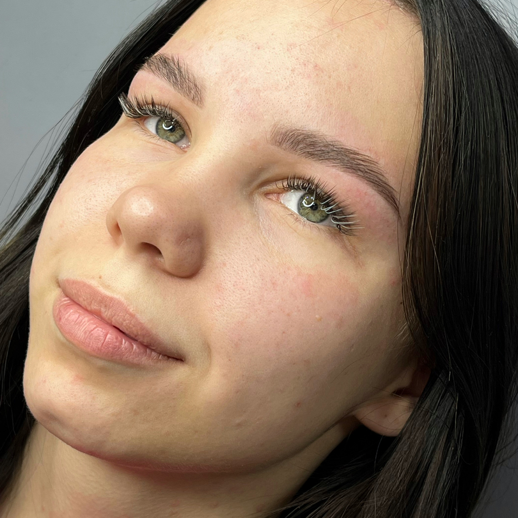 LED наращивание ресниц+ ламинирование коррекция окрашивание бровей.