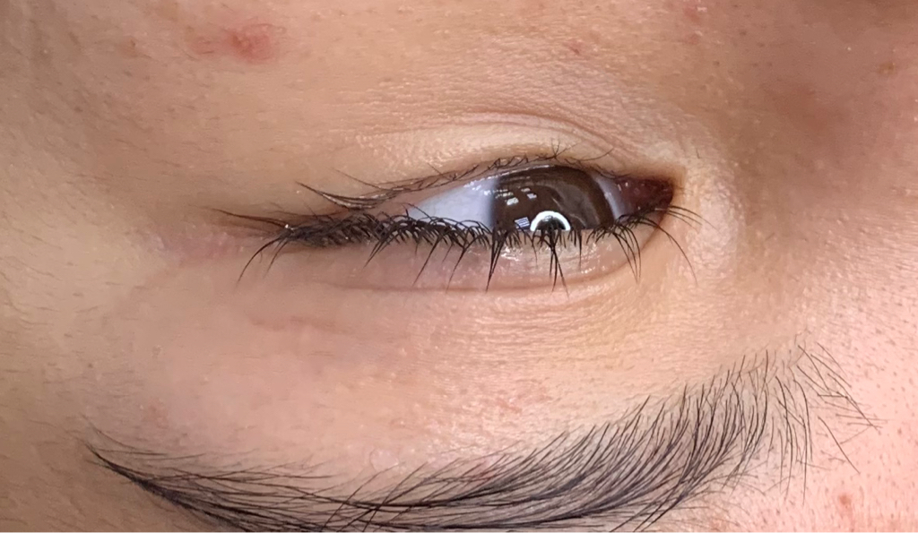 Коррекция бровей