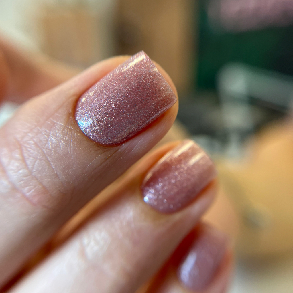 Гель лак с укреплением и выравниванием пластины