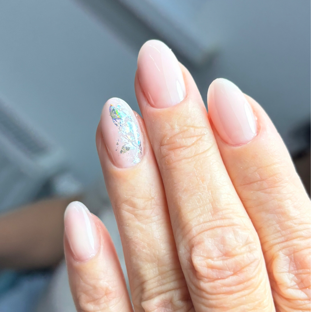 Маникюр комбинированный с покрытием гель лак(укрепление + 200 руб , снятие бесплатно )