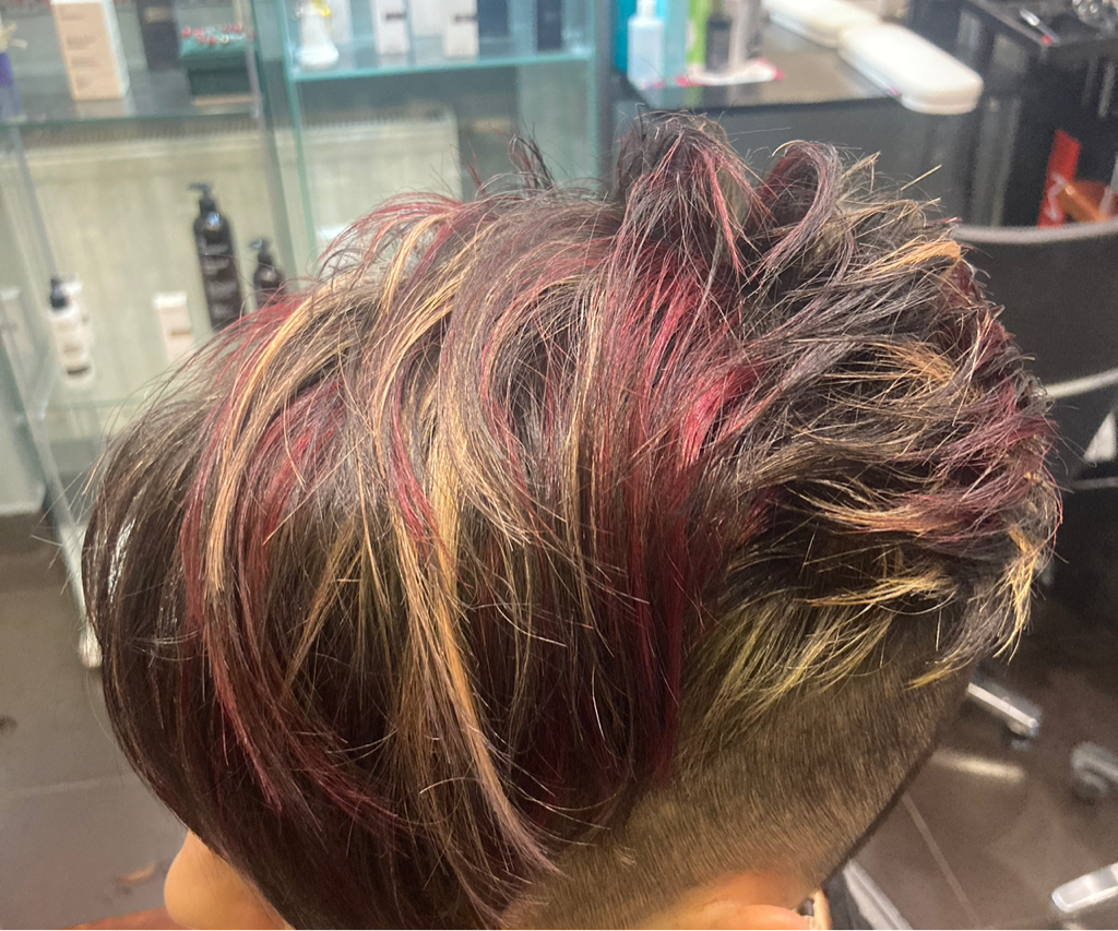 Стрижка женская (с мытьём ,с направлением )Короткие волосы