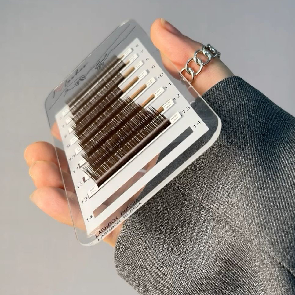 Наращивание ресниц 4D объма