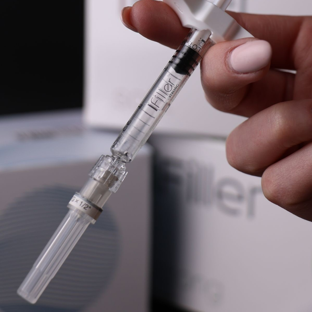 Ботокс по границе волосистой части (открывает взгляд, приподнимает брови, верхнее веко)